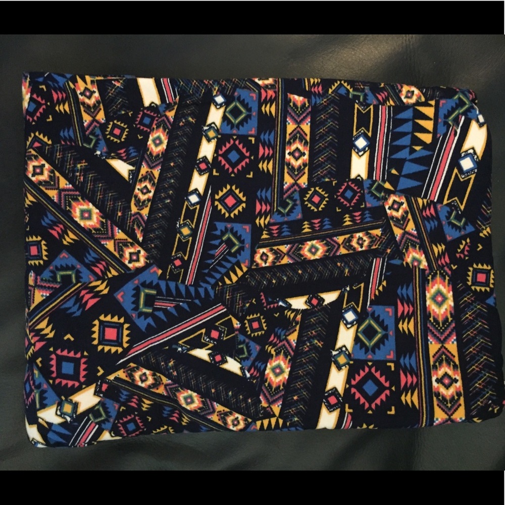LuLaRoe TC2 (Tall & Curvy +) Southwestern Leggings